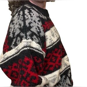 VINTAGE 100% Virgin Wool Pullover Crew Neck Sweater Black Cream Grey Red Unisex